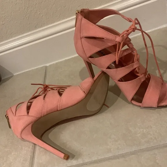 Madden girl peach Color sandals - Picture 6 of 15
